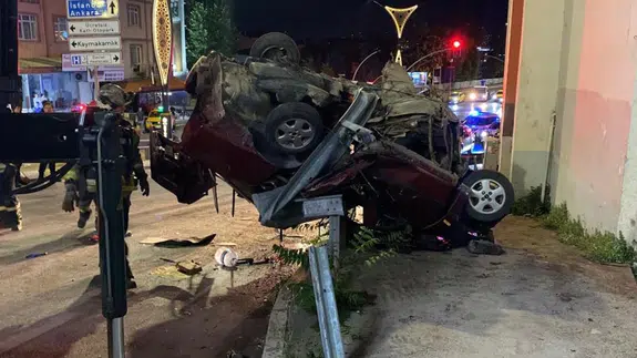 İzmit'teki feci kaza gençleri hayattan kopardı!