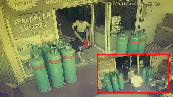 Antalya'da dükkana giren yılan, esnafı sokağa döktü!