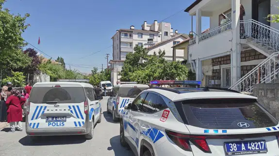 Kayseri'de 15 yaşındaki üvey kızını yaralayan baba, intihar etti