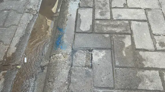 Marmaris’te patlayan su borusu günlerdir boşa akıyor