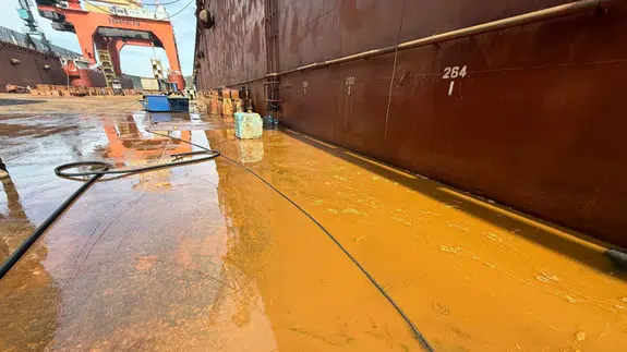 Bakanlık duyurdu: Marmara Denizi'ni kirleten tersaneye 3,7 milyon lira ceza!