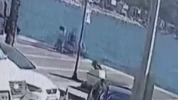 Çeşme’de motosikletiyle denize uçtu! O anlar kamerada