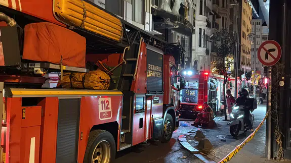 İstiklal Caddesi’nde gece yarısı yangın paniği!