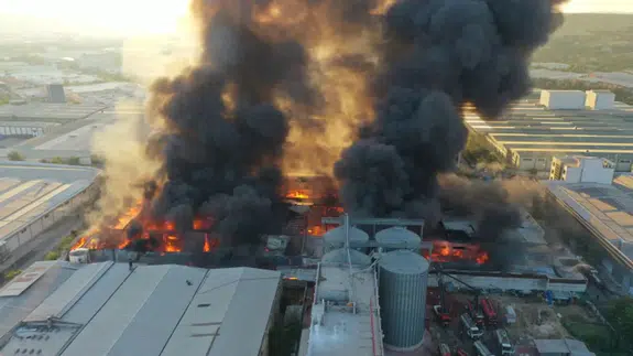 Gaziantep'te halı fabrikasında korkutan yangın!