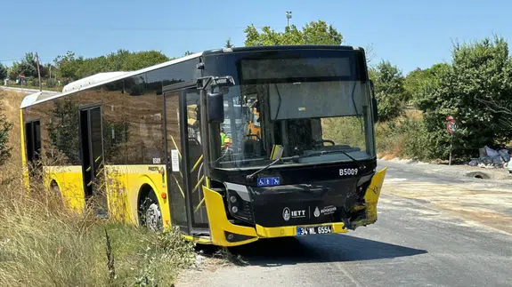 Arnavutköy'de İETT otobüsü ile otomobil çarpıştı! 1 ölü