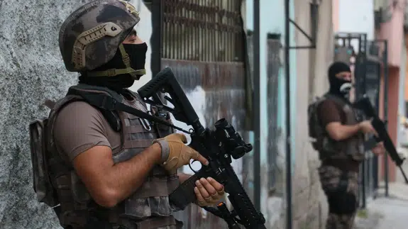 FETÖ'nün güncel finans yapılanmasına yönelik 9 ilde operasyon: 26 kişi gözaltında!