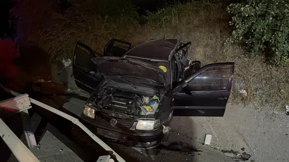 Eyüpsultan'da korkunç kaza! 2 araç çarpıştı: 1'i ağır 2 yaralı