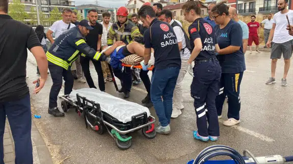 Bisikletin direksiyonu, çocuğun bacağına saplandı