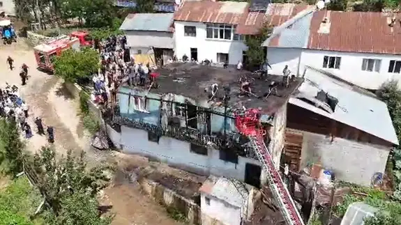Gümüşhane’de korutan yangın: Evin çatısı kullanılamaz hale geldi