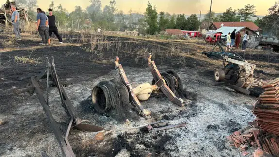 Bolu'daki anız yangını 3 ev, 2 ahır ve 2 samanlığı küle dönüştürdü