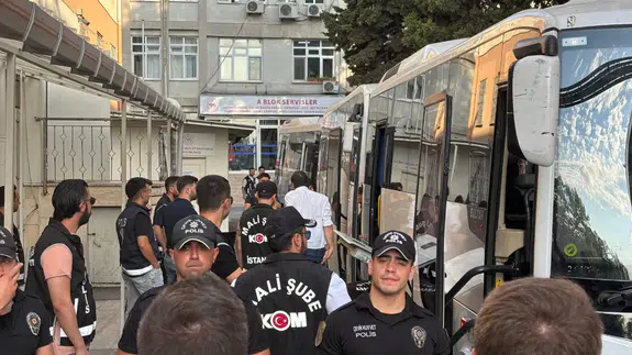 İBB soruşturması kapsamında gözaltına alınan 24 kişi adliyede!