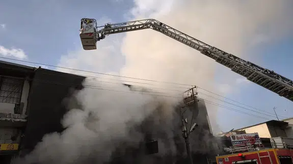 Hatay'da mobilya atölyesinde korkutan yangın!