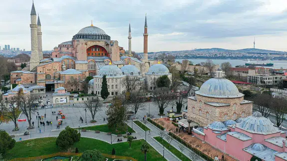 Turist kılığındaki şüpheli Ayasofya'yı kundaklamaya kalktı!