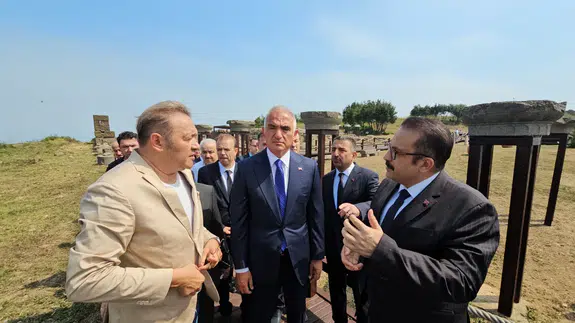 Bakan Ersoy'dan turizm açıklaması: Türkiye'yi zirveye taşıdı!