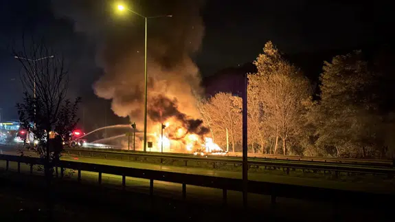 Samsun'da seyir halindeki tır alev topuna döndü!