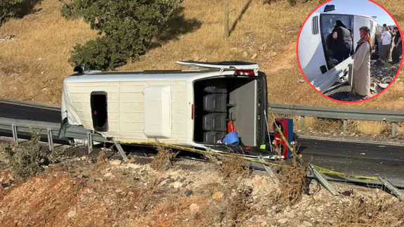 Diyarbakır'da kadınları taşıyan minibüs devrildi: Ölü ve yaralılar var