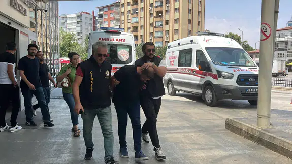 Konya'da dehşet: Balkondan ateş açıp belediye temizlik işçisini engelli bıraktı