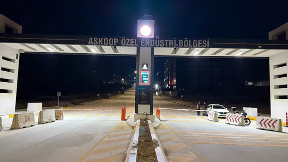 Arnavutköy'de korku dolu anlar: Özel endüstri bölgesinde yangın çıktı!