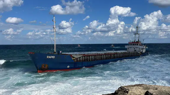 Kocaeli'de kuru yük gemisi karaya vurdu!