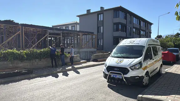 Erzincan'da iş kazası: İşçi inşaattan düştü!