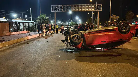 Hatay'da bir otomobil kaldırımdaki yayalara çarptı: 3 ölü, 3 yaralı!