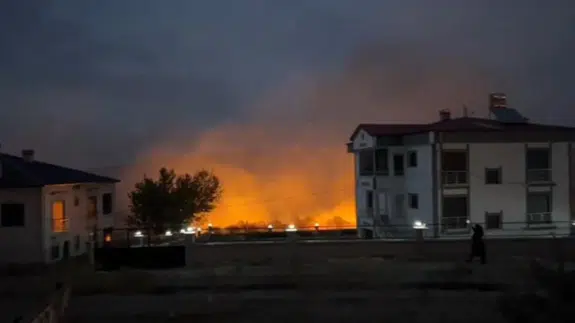 Elazığ Kovancılar'da köy yangını: Çok sayıda ekip sevk edildi
