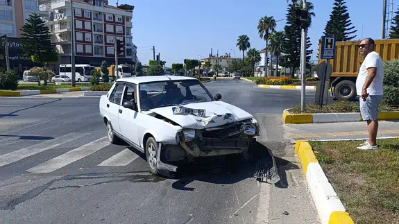 Antalya Manavgat’ta feci kaza: Motosiklet sürücüsü ağır yaralandı