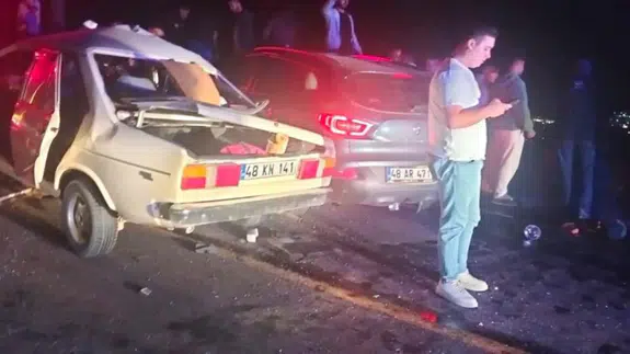 Muğla'nın Menteşe ilçesinde otomobiller çarpıştı: 2'si ağır 4 yaralı
