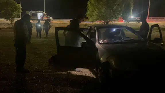 Erzincan'da alkollü sürücünün kullandığı otomobil şarampole devrildi: 2 yaralı!