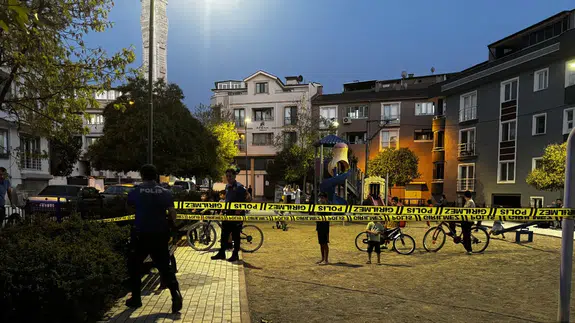 Bursa'da kan donduran olay: Parkta oynayan çocuğa yorgun mermi isabet etti!
