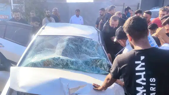 Adana'da feci kaza: Otomobil, traktöre çarptı! 1 ölü, 3 yaralı