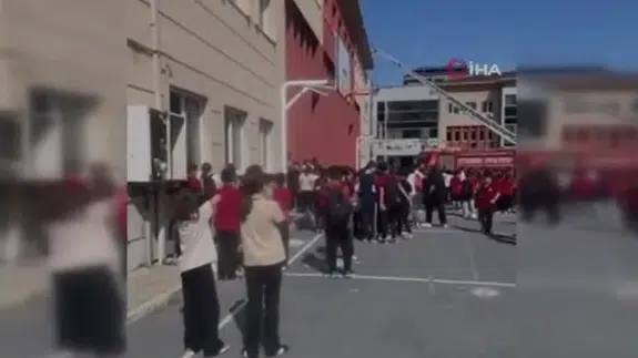 Başakşehir’de okul kantininde yangın!