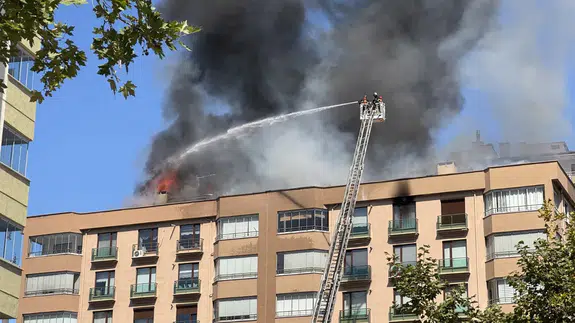 Kayseri'de apartman çatısında yangın paniği!