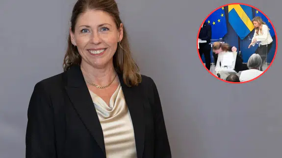 Sağlık Bakanı, basın toplantısında bayıldı