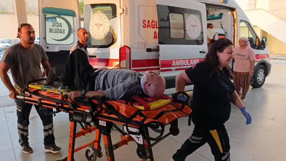 Adana'da iki otomobil çarpıştı: 1'i çocuk 5 yaralı