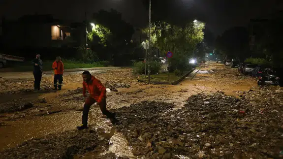 Yunanistan'da yoğun yağışlar nedeniyle 2 kişi hayatını kaybetti