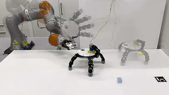 Yürüyen robot el geliştirildi! Addams Ailesi’ndeki 'Şey' gerçek mi oluyor?