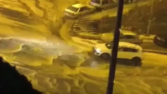 İstanbul Üsküdar’da sağanak yağış hayatı olumsuz etkiledi