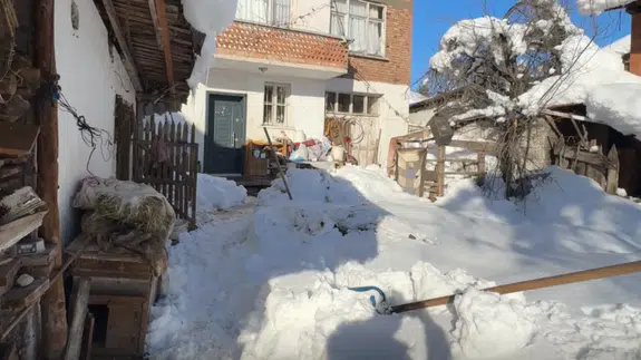 Karabük'te 80 yaşındaki kadın bahçede donmuş halde ölü bulundu