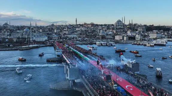 İstanbul'da Gazze için yürüyüş yapıldı: 520 bin kişi Galata Köprüsü'nde yürüdü!