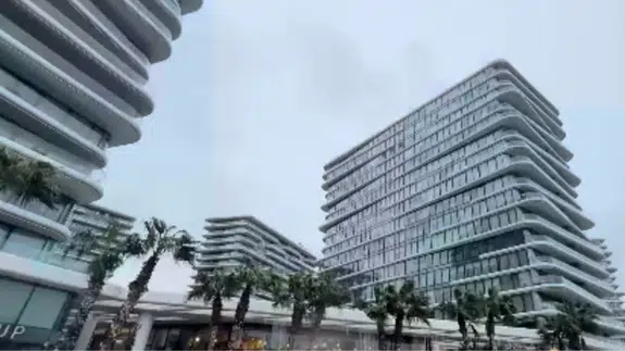 Zeytinburnu'nda kargo paketi patladı: 2 kişi yaralandı