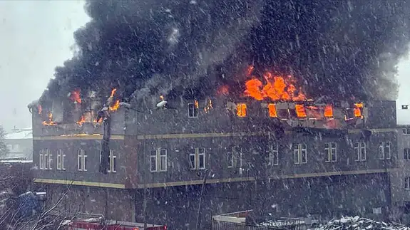 Tuzla’da çakmak fabrikası alevlere teslim oldu: 112 personel seferber edildi!