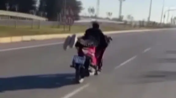 Hatay’da motosiklet üzerinde yatan çocuğa 50 bin TL ceza!