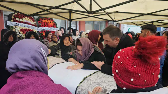 Kahreden tesadüf: Annesi patates püresinden, kızı elmadan öldü