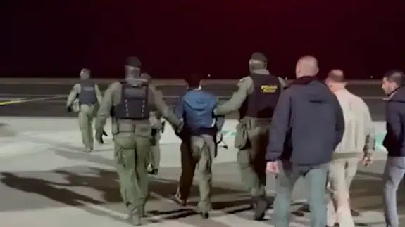 Bakan Yerlikaya açıkladı: Kırmızı bültenle aranan 14 firari Türkiye’ye iade edildi