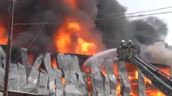 Ataşehir Ferhatpaşa’da iş yerinde yangın çıktı!
