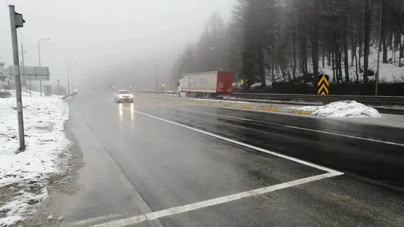 Bolu Dağı karla kaplandı, sürücüler zor anlar yaşadı
