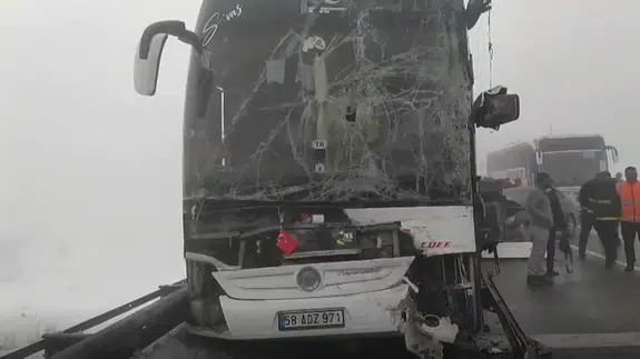 Sivas'ta sis zincirleme kazaya neden oldu :  7 yaralı