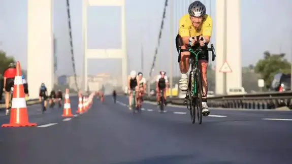 Triatlet Berkan Kobal'ın ölümüne ilişkin dava 21 Nisan'a ertelendi