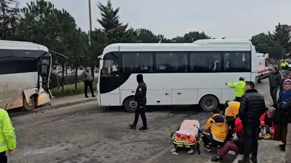 Çerkezköy’de iki işçi servisi kafa kafaya çarpıştı: 19 yaralı